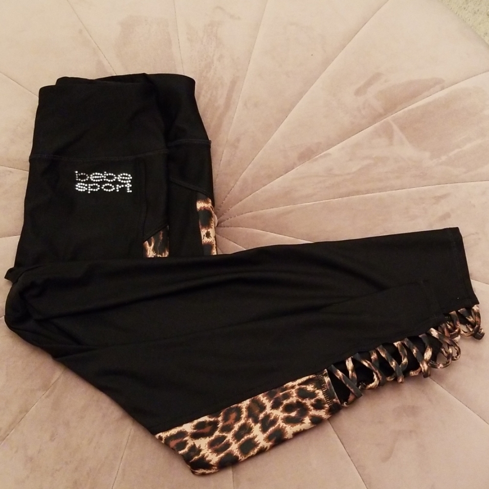 Bebe Sport leopard print capri leggings